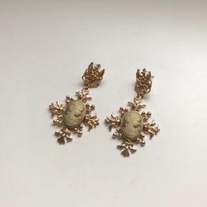 Vantage earring